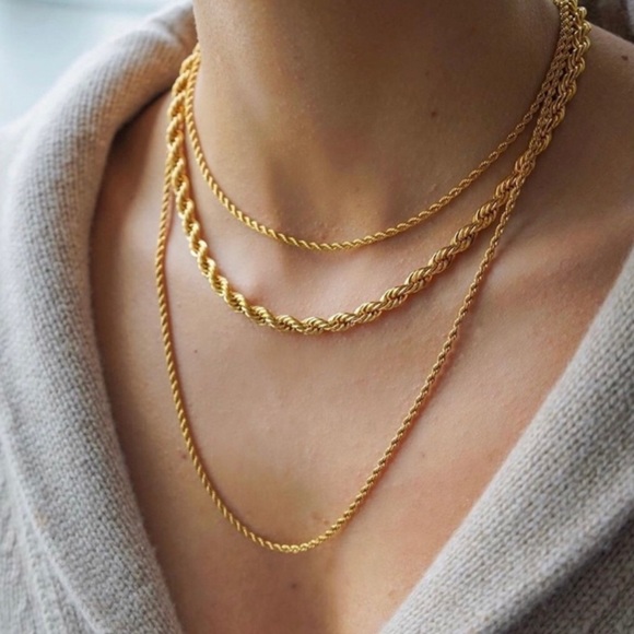 CLOSING SALE!❤️18K Gold Plated Bold rope Chain Necklace - Picture 8 of 8